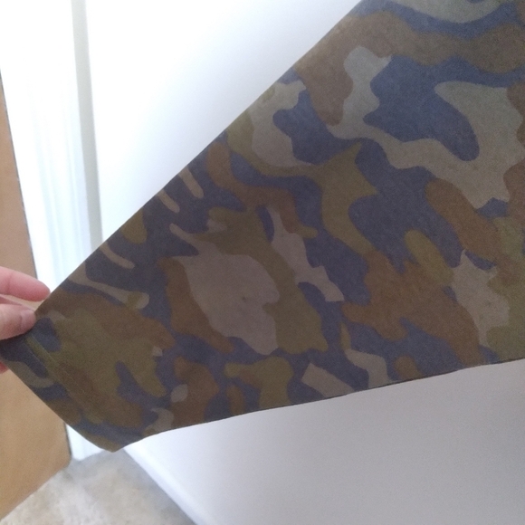 Fishhippie Cedar Island Camo Quarter Zip Pullover Size Small - Picture 6 of 11